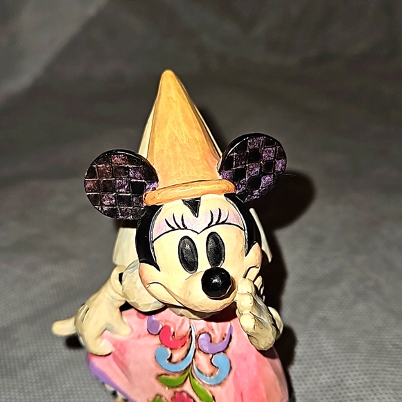 Walt Disney Showcase Collection-Disney Traditions-"Demure and Sweet" - Picture 2 of 3